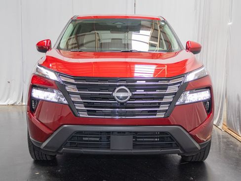 Used 2025 Nissan Rogue SV AWD/4WD image 2