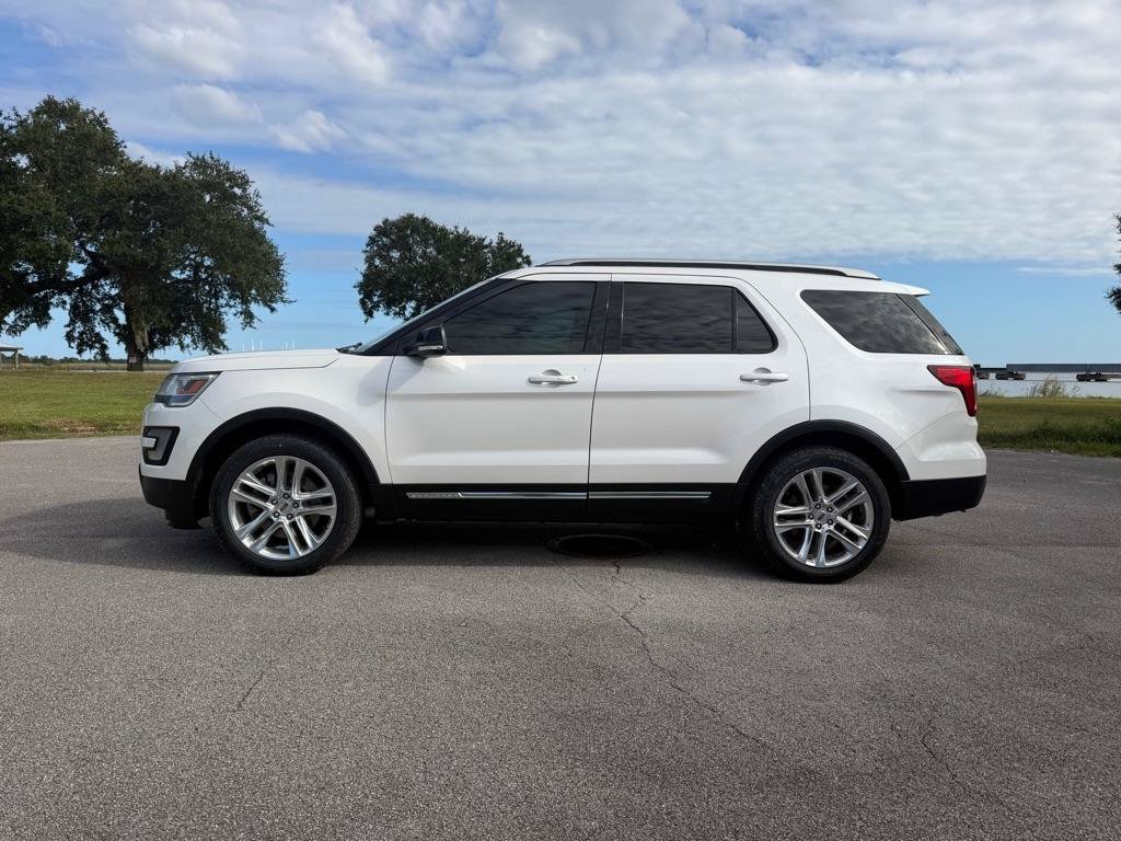 Used 2016 Ford Explorer XLT w/ Equipment Group 202A FWD image 2