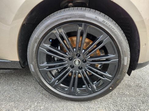 New 2025 Land Rover Range Rover Long Wheelbase Autobiography image 7