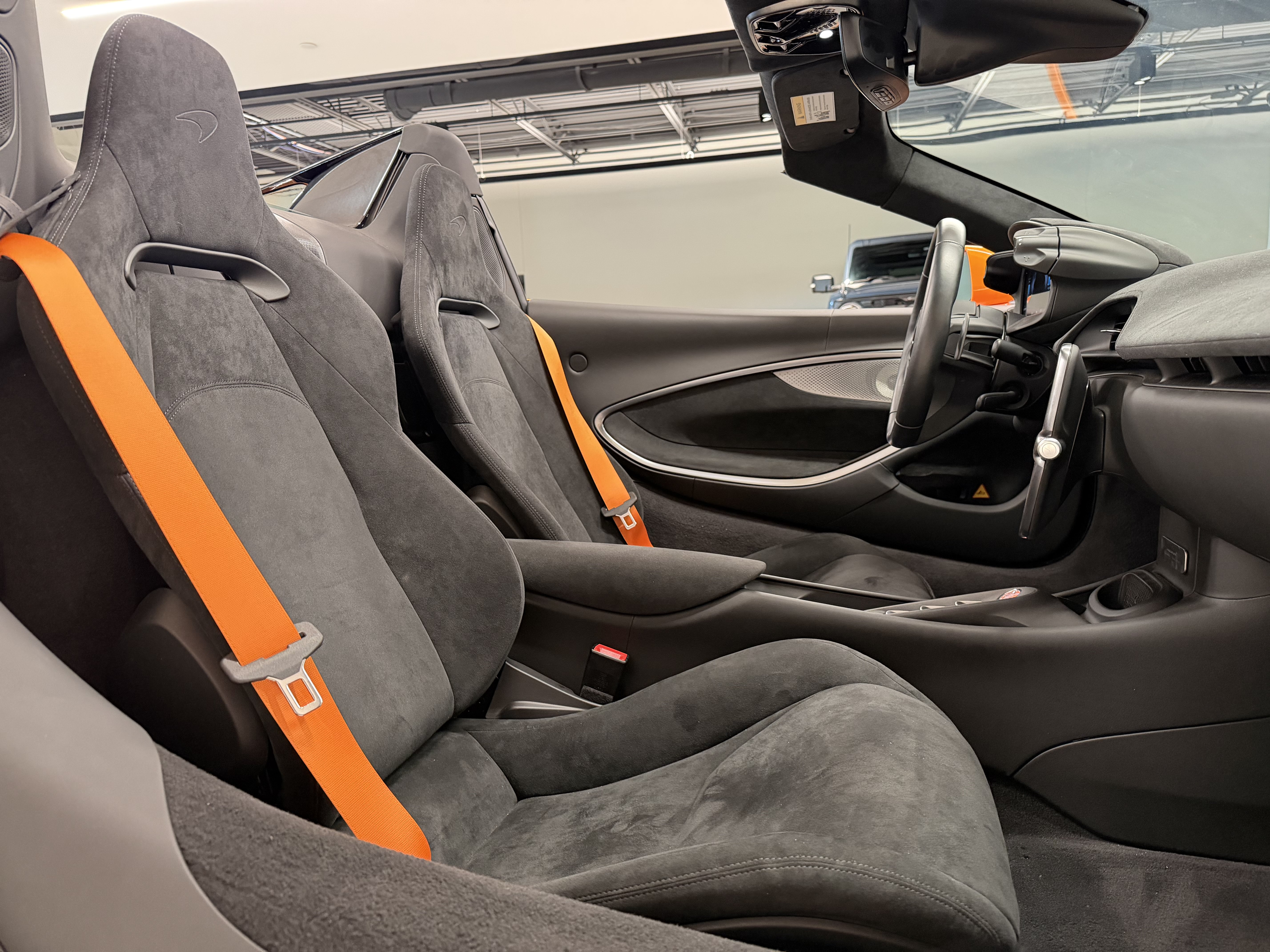 Used 2025 McLaren Artura Spider RWD image 15