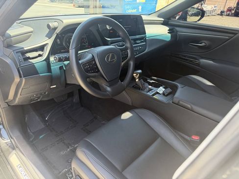 Used 2025 Lexus ES 300h w/ Premium Package FWD image 9