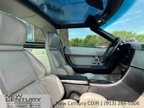 Used 1992 Chevrolet Corvette Coupe RWD image 12