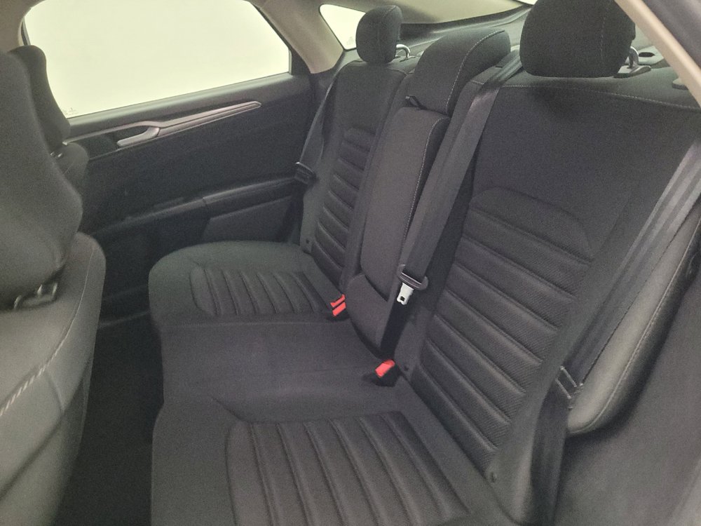 Used 2019 Ford Fusion SE FWD image 18