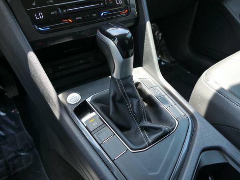 Used 2024 Volkswagen Tiguan SE FWD image 23