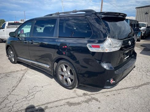 Used 2017 Toyota Sienna SE image 7