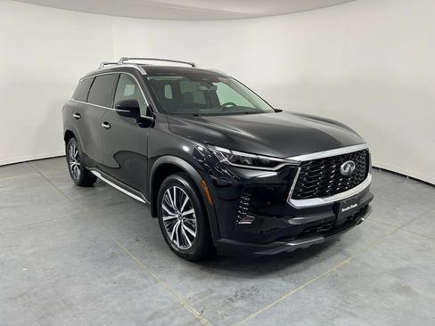Used 2023 INFINITI QX60 Sensory w/ Vision Package AWD/4WD image 9