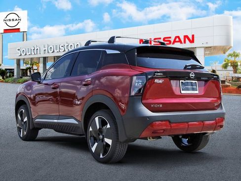 New 2025 Nissan Kicks SR FWD image 3