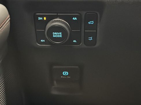 Used 2025 Ford Expedition Active AWD/4WD image 33
