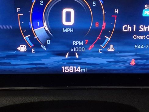 Used 2025 Chevrolet Traverse LT image 31