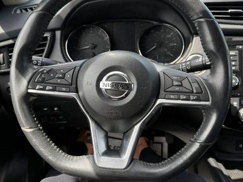 Used 2018 Nissan Rogue SV AWD/4WD image 16