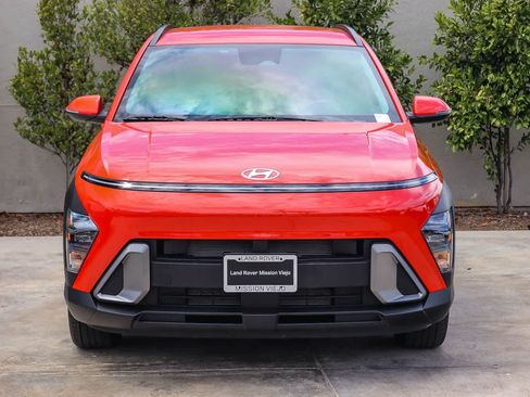 Used 2024 Hyundai Kona SEL w/ Convenience Package FWD image 2