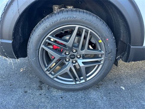 New 2026 Ford Explorer ST-Line w/ ST-Line Street Pack image 13