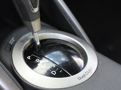 Used 2012 Hyundai Veloster image 8