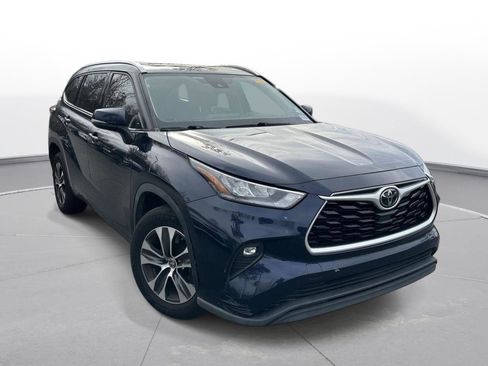 Used 2020 Toyota Highlander XLE image 4