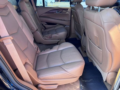 Used 2017 Cadillac Escalade Platinum AWD/4WD image 24