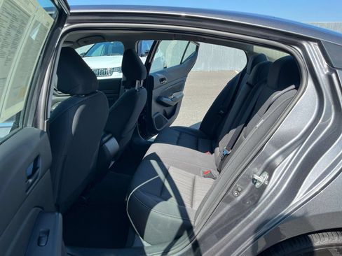 Used 2025 Nissan Altima 2.5 SV FWD image 26