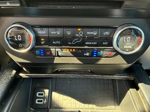 Used 2018 Ford Expedition Limited w/ Driver Assistance Package image 11