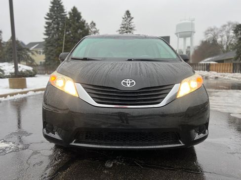Used 2012 Toyota Sienna LE image 13