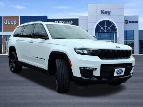 Used 2023 Jeep Grand Cherokee L Limited w/ Black Appearance Package AWD/4WD image 7