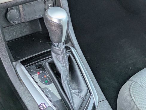 Used 2018 Toyota Corolla LE image 28