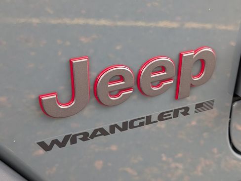 Used 2024 Jeep Wrangler Unlimited Rubicon w/ Convenience Group AWD/4WD image 10