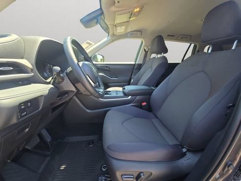 Certified 2025 Toyota Highlander LE FWD image 10
