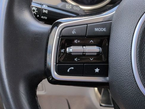 Certified 2024 Kia Carnival LX FWD image 30