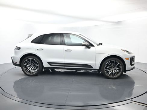 Used 2025 Porsche Macan image 16