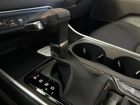 New 2026 Kia Carnival EX FWD image 23