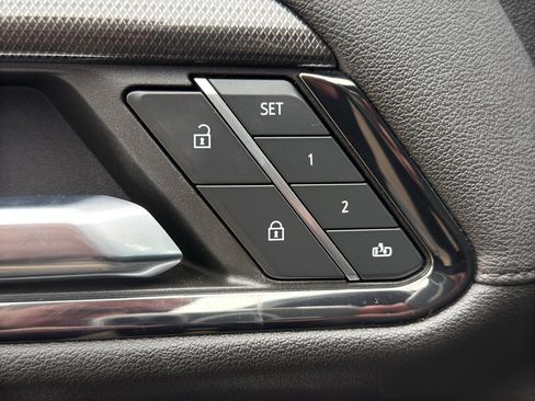 Used 2024 GMC Sierra 1500 AT4 w/ Technology Package image 18