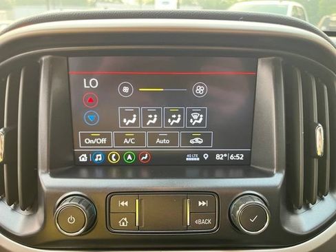 Used 2022 Chevrolet Colorado Z71 w/ Safety Package AWD/4WD image 32