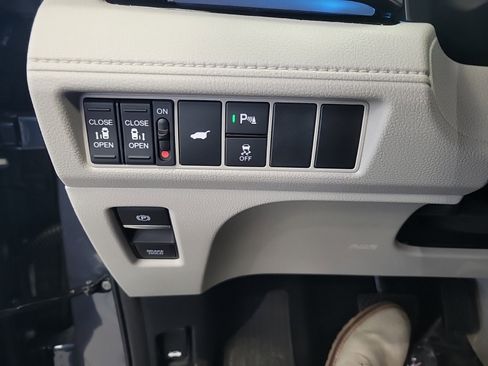 New 2026 Honda Odyssey Touring image 19