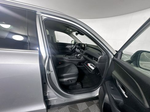Used 2025 Toyota Grand Highlander AWD image 33