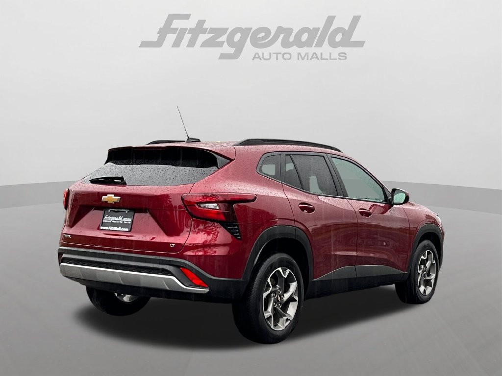 Used 2025 Chevrolet Trax LT FWD image 8