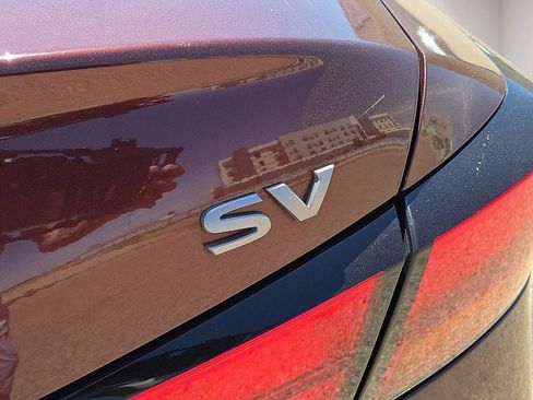 Used 2024 Nissan Altima 2.5 SV FWD image 14