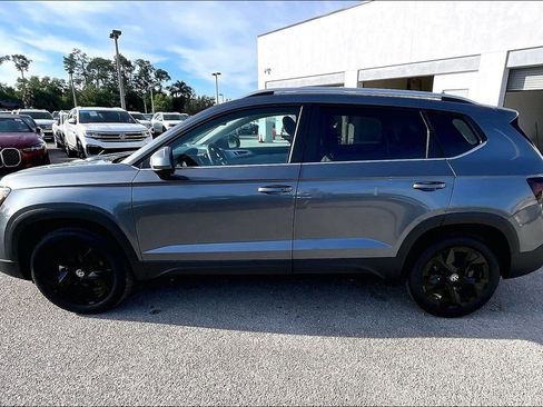 New 2026 Volkswagen Taos SE FWD image 8