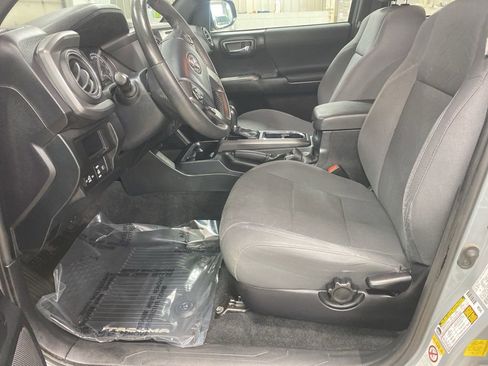 Used 2019 Toyota Tacoma TRD Off-Road AWD/4WD image 27