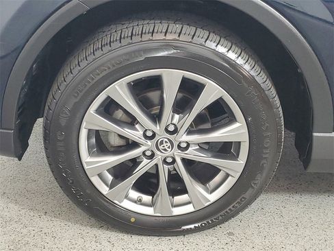 Used 2018 Toyota RAV4 Limited image 8