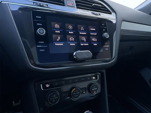 Used 2019 Volkswagen Tiguan SEL R-Line w/ 3rd Row Seat Package image 31