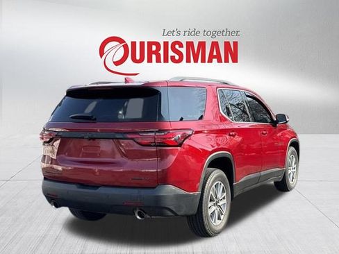 Used 2023 Chevrolet Traverse LT image 2