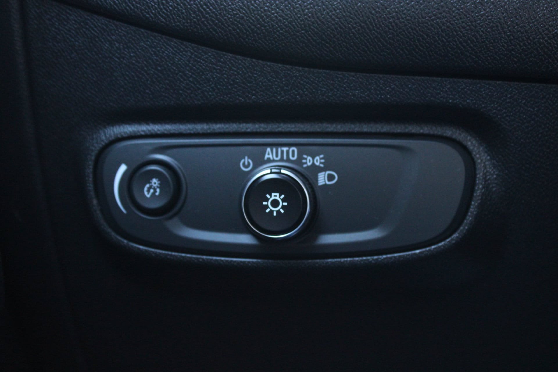 Used 2021 Chevrolet Equinox LT FWD image 24