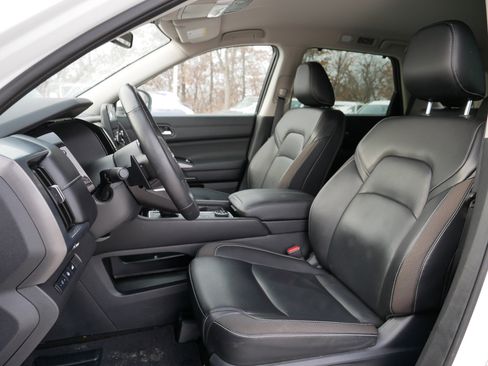 Certified 2024 Nissan Pathfinder SL image 35