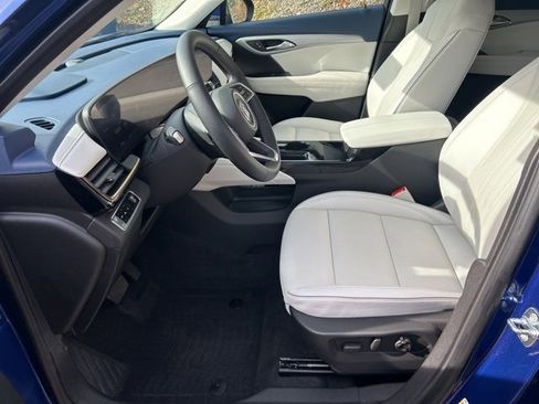Used 2025 Buick Envision Avenir image 23