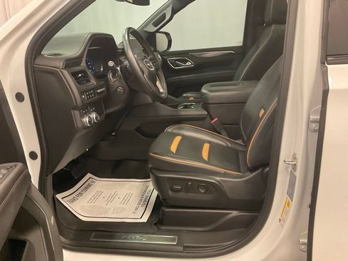 Used 2024 GMC Yukon XL AT4 w/ AT4 Premium Package AWD/4WD image 4