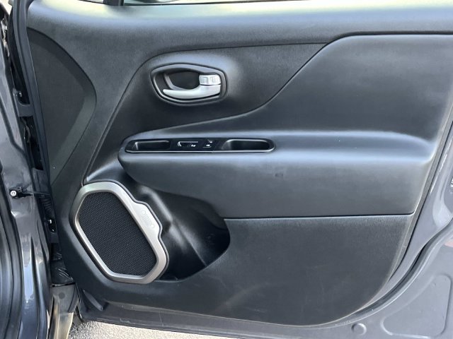 Used 2023 Jeep Renegade Latitude AWD/4WD image 21
