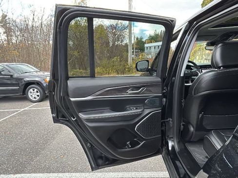 Used 2023 Jeep Grand Cherokee 4WD 4xe image 30