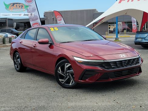 Used 2025 Hyundai Elantra SEL FWD image 1