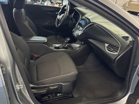 Used 2025 Chevrolet Malibu LT image 16