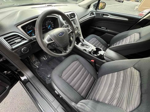Used 2016 Ford Fusion SE image 3