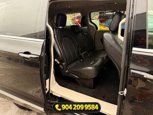 Used 2019 Chrysler Pacifica Touring-L FWD image 26